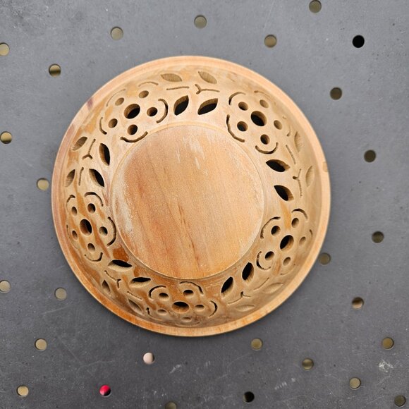 had carved wooden bowl - Picture 2 of 2